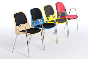 Schalen und Polster sind in unterschiedlichen Farben kombinierbar